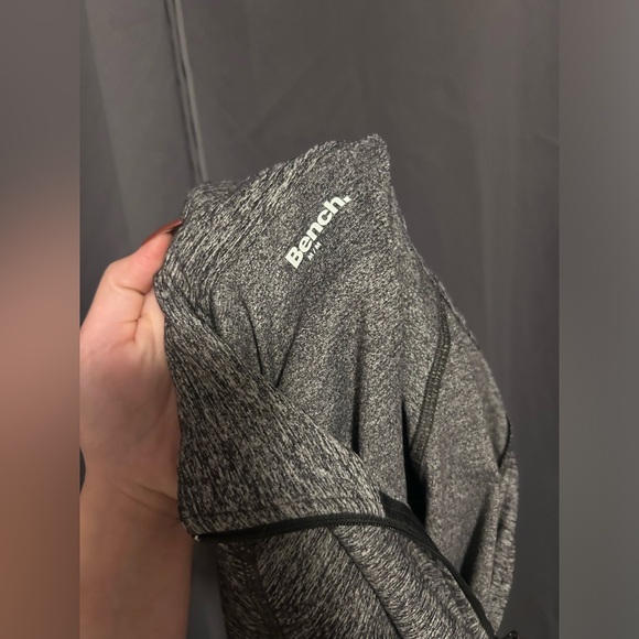 •4 for $25• BENCH base layer sweater M - Picture 4 of 5